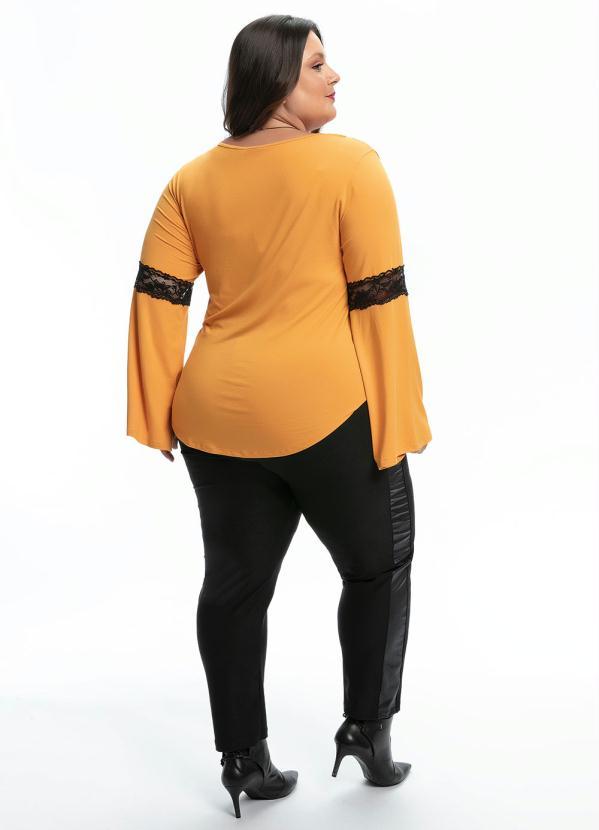 Queima Estoque - Blusa Plus Size Mostarda com Renda nas Mangas 3