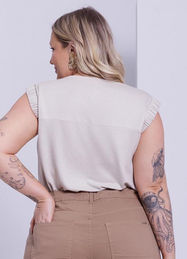 Lunender Mais Mulher - Blusa Plus Size Muscle Tee com Viscose Bege 2