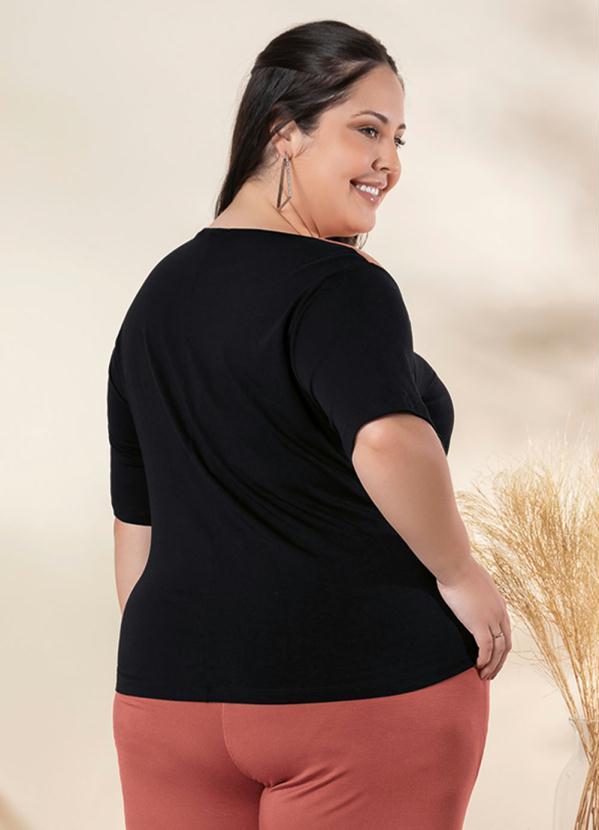 Outlet - Blusa Plus Size Preta com Recorte 2