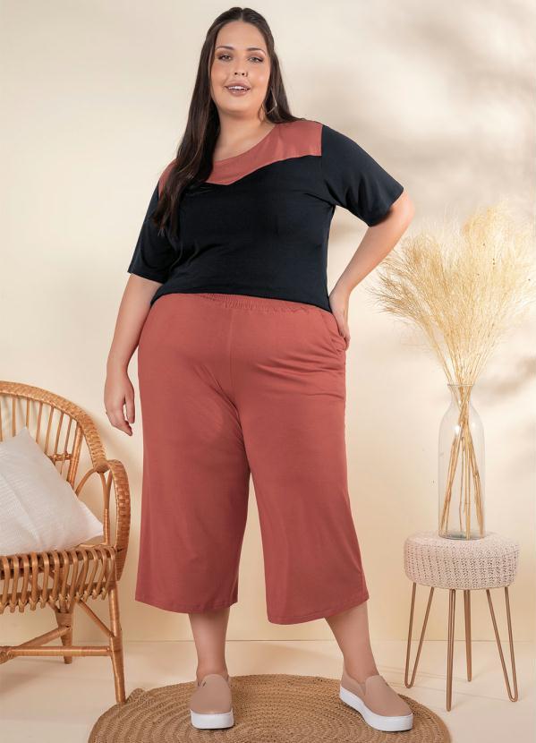 Outlet - Blusa Plus Size Preta com Recorte 3