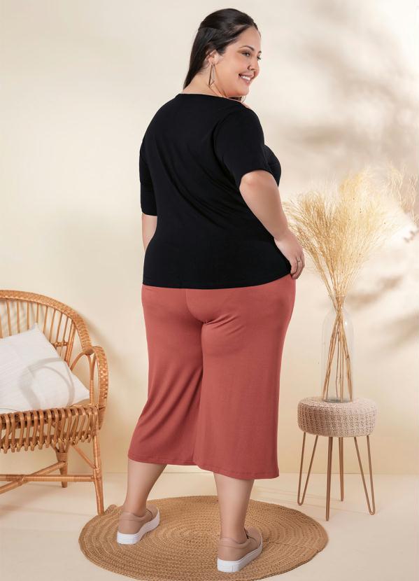 Outlet - Blusa Plus Size Preta com Recorte 4