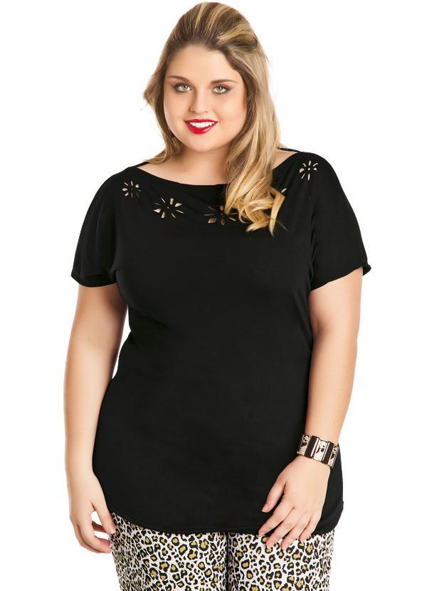 Marguerite - Blusa Preta com Detalhes no Decote Plus Size