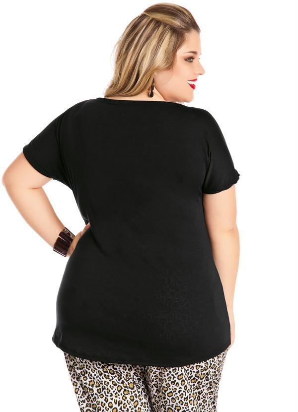 Marguerite - Blusa Preta com Detalhes no Decote Plus Size 2