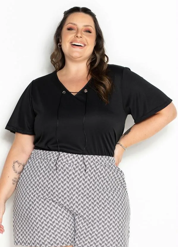 Marguerite - Blusa Preta com Ilhoses Plus Size