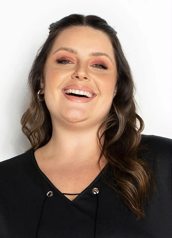 Marguerite - Blusa Preta com Ilhoses Plus Size 3