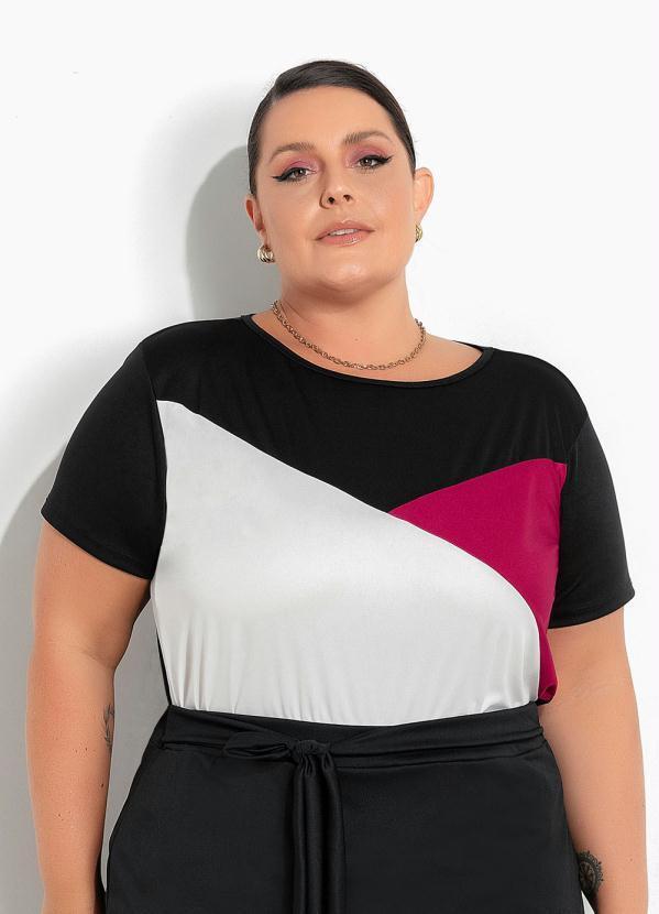 Blusa (Preta) com Recortes Contrastantes Plus Size