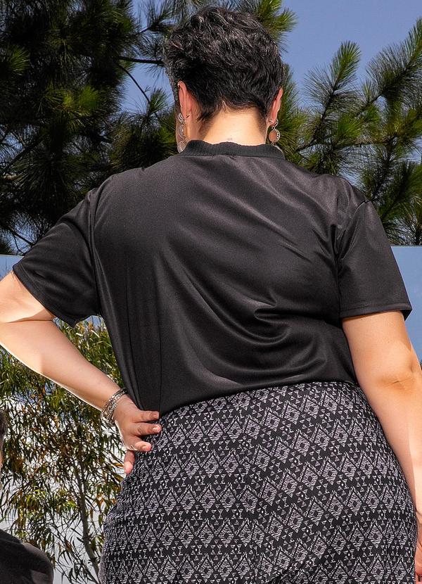 Marguerite - Blusa Preta em Malha Acetinada 4