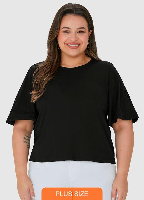 Malwee Plus - Blusa Preta em Malha com Bordado