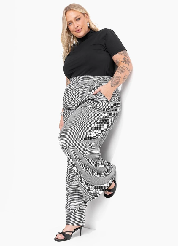 Marguerite - Blusa Preta em Malha Fria Gola Alta 3