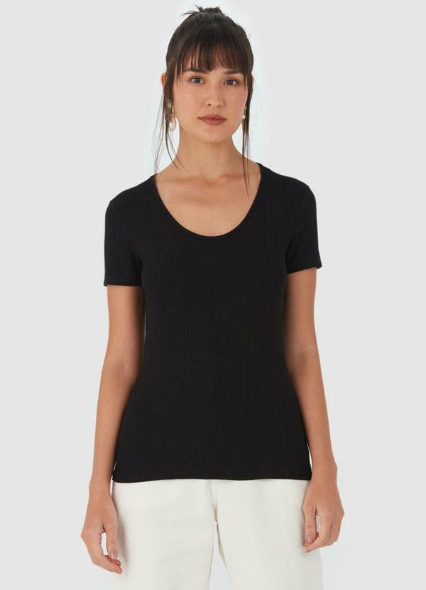 Malwee - Blusa Preta em Viscose Canelada