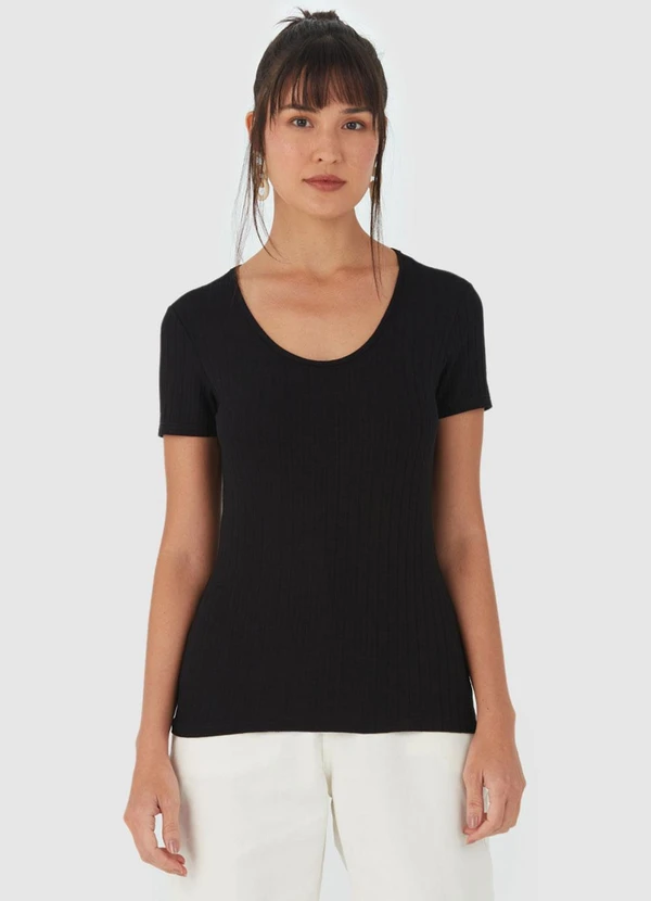 Malwee - Blusa Preta em Viscose Canelada