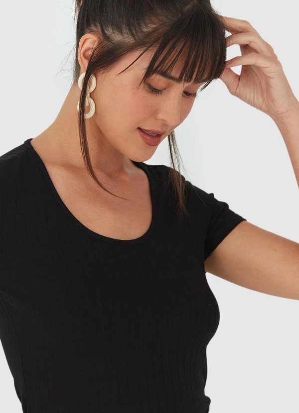 Malwee - Blusa Preta em Viscose Canelada 2