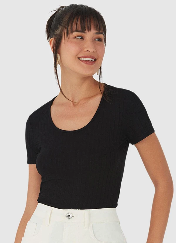 Malwee - Blusa Preta em Viscose Canelada 5
