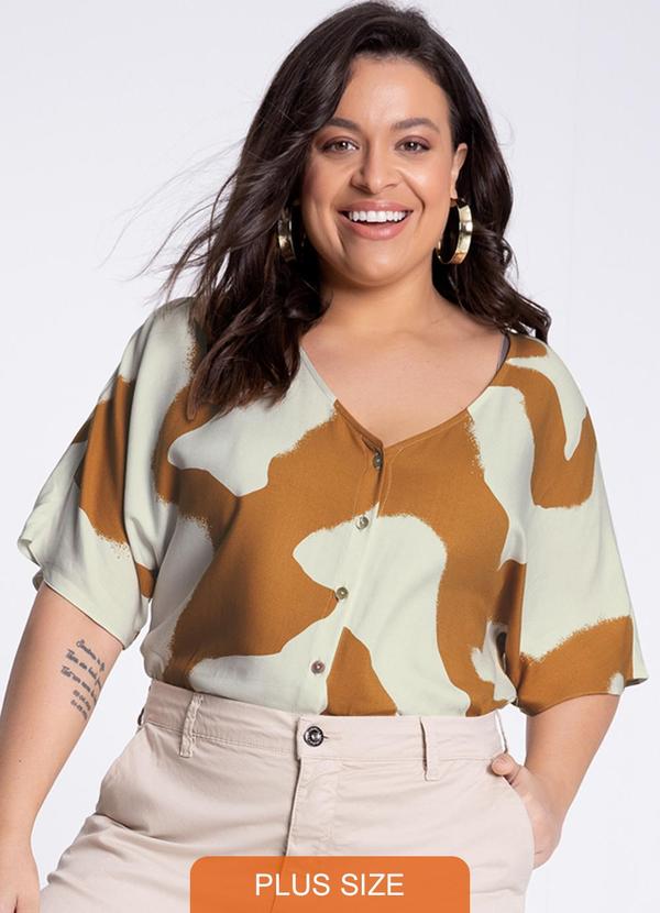 Lunender Mais Mulher - Camisa Plus Size em Viscose Manga Curta Marrom