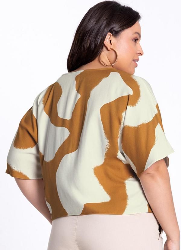 Lunender Mais Mulher - Camisa Plus Size em Viscose Manga Curta Marrom 2