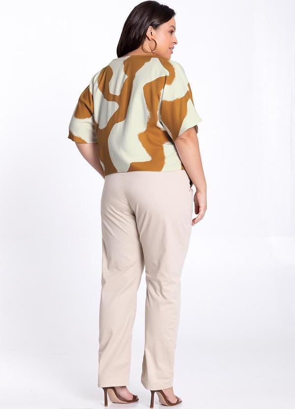 Lunender Mais Mulher - Camisa Plus Size em Viscose Manga Curta Marrom 4