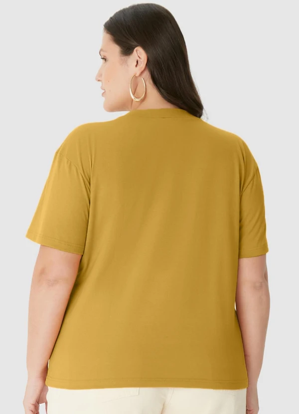 Malwee - Camiseta Box em Malha PlusAmarelo Mostarda 2