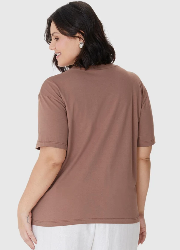 Malwee - Camiseta Box em Malha PlusMarrom Claro 2