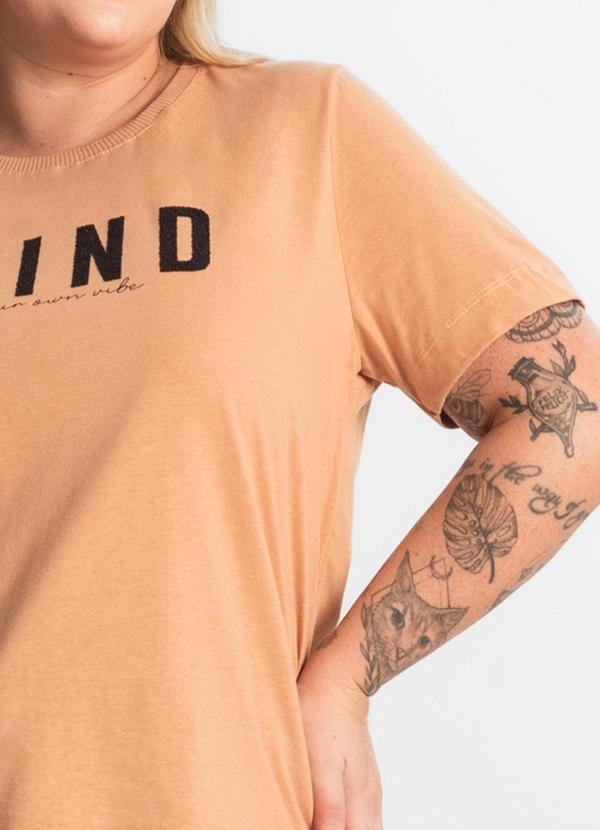 Secret Glam - T- Shirt Feminina Plus Size Marrom 5