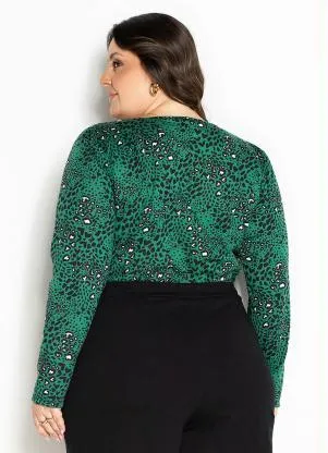 Marguerite - Blusa Animal Print Verde com Decote V Plus Size - MARGUERITE