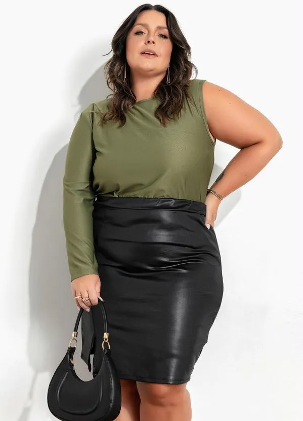 Marguerite - Blusa Assimétrica Verde Militar Plus Size