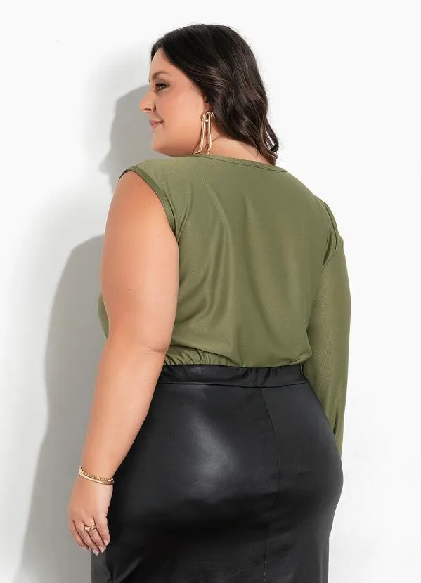 Marguerite - Blusa Assimétrica Verde Militar Plus Size 3