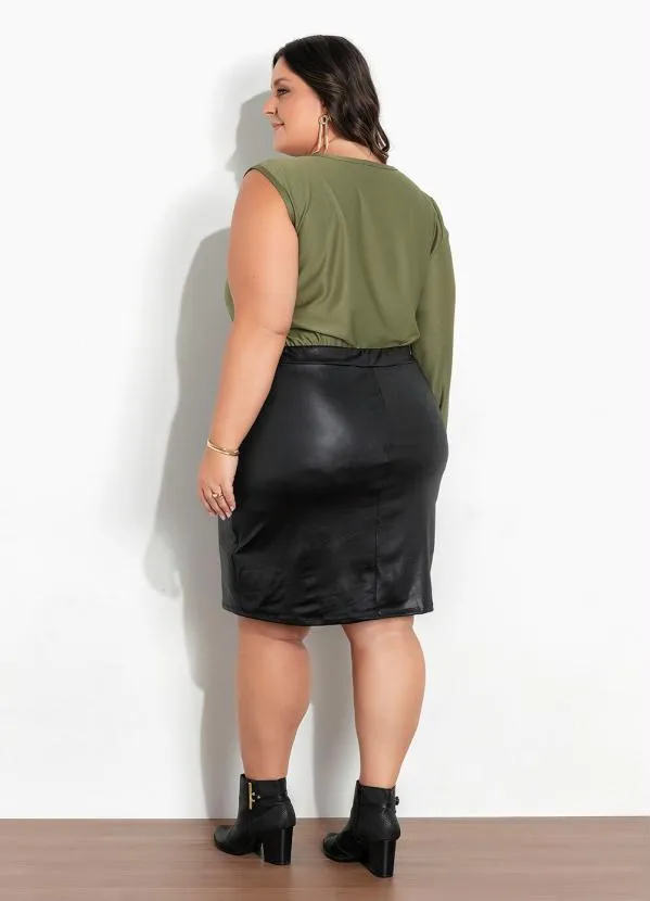 Marguerite - Blusa Assimétrica Verde Militar Plus Size