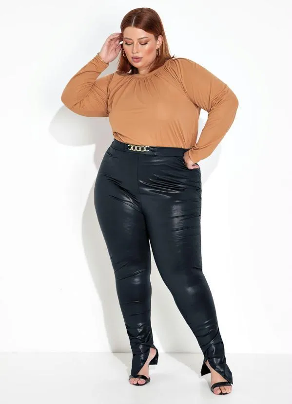 Marguerite - Blusa Avelã com Franzido no Decote Plus Size 2