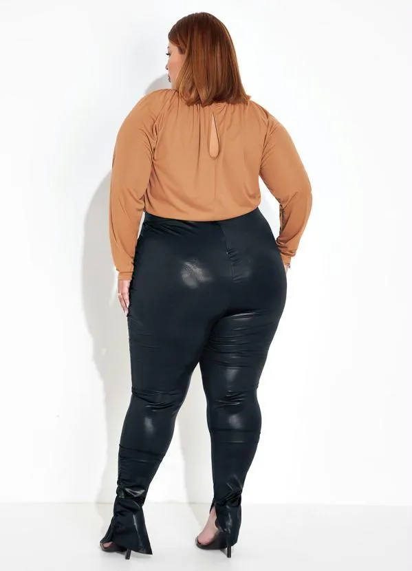 Marguerite - Blusa Avelã com Franzido no Decote Plus Size