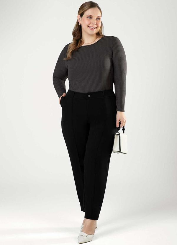 Cativa - Blusa Feminina com Decote Redondo Marrom 2