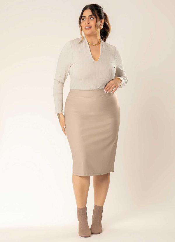 Cativa - Blusa Feminina Plus com Decote Bege 2