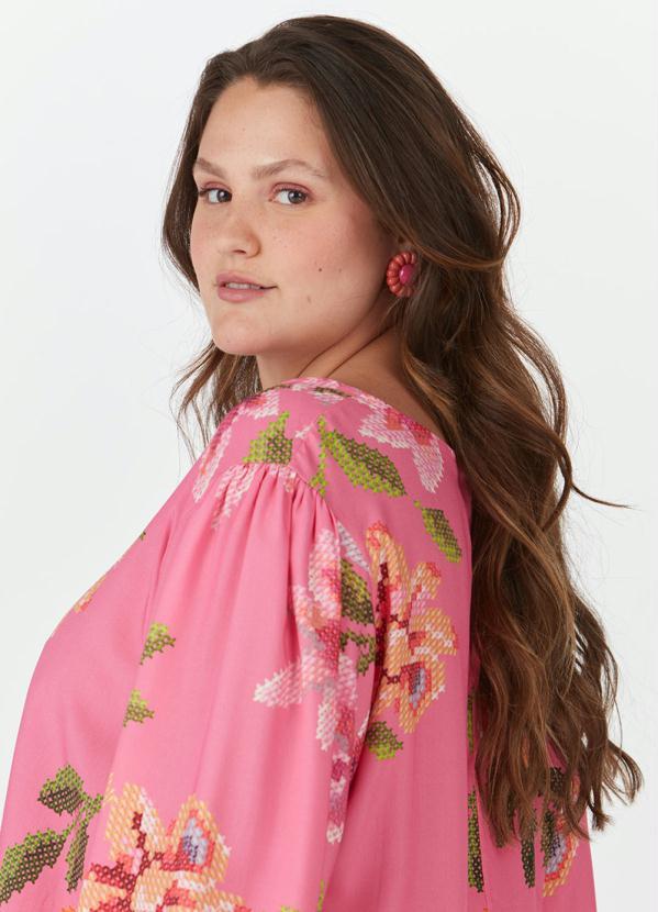 Malwee Plus - Blusa Floral Plus Size Viscose Feminina Rosa 4