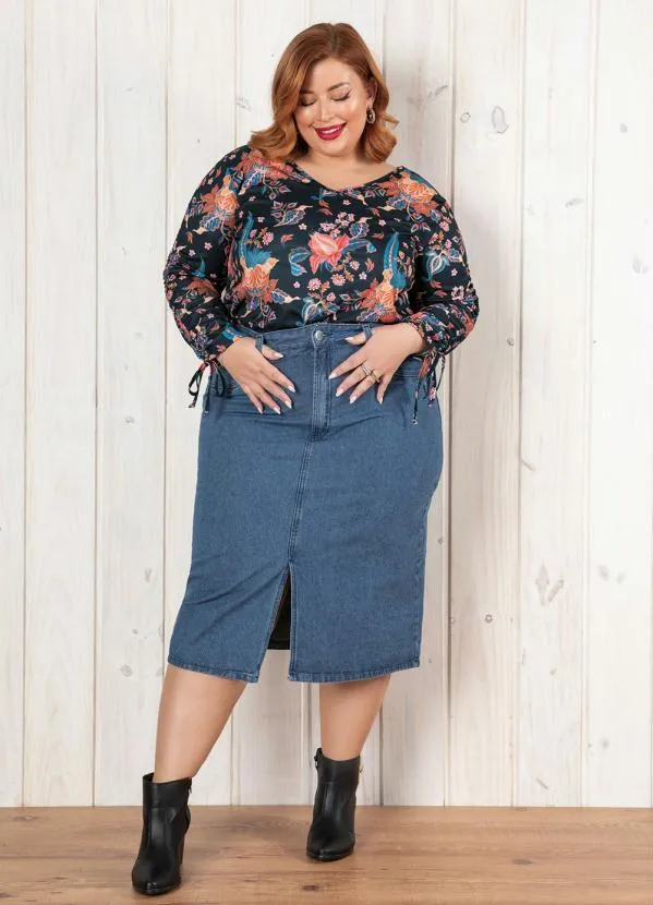 Marguerite - Blusa Floral Preta com Amarração Plus Size 1