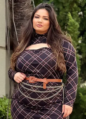 Marguerite - Blusa Xadrez Preta com Recorte Vazado Plus Size - MARGUERITE