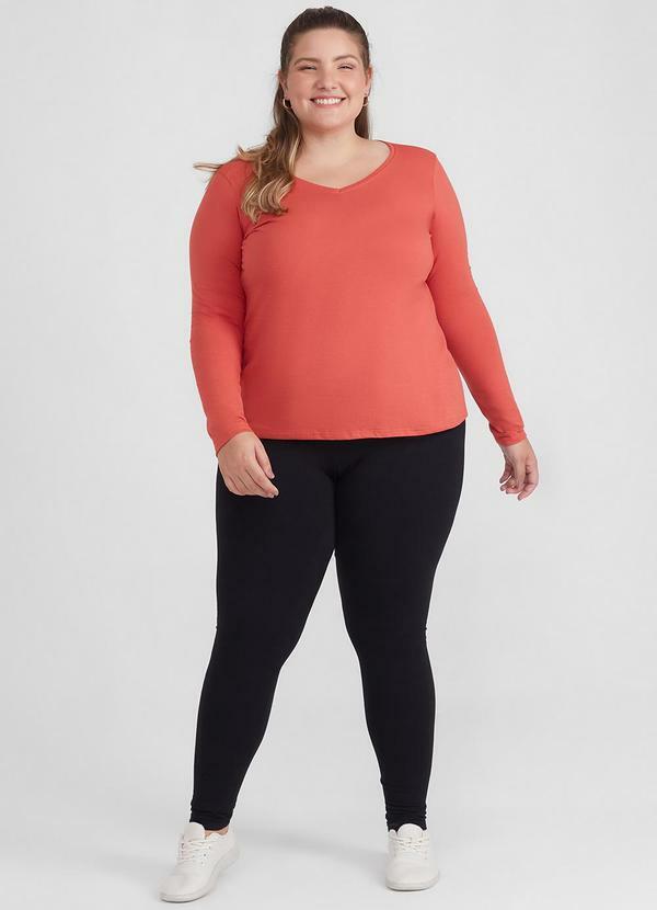 Basicamente - Camiseta Slim Gola V Plus Laranja Coral