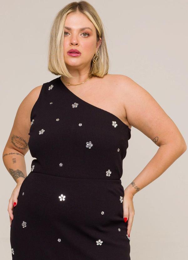 Cess - Blusa Plus Size um Ombro e Bordado Preto 1