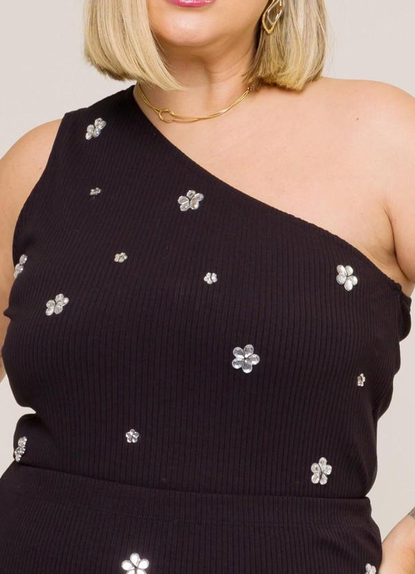 Cess - Blusa Plus Size um Ombro e Bordado Preto 6
