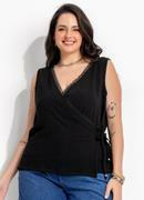 Blusa Preta Transpassada em Tecido Plano Texturizado