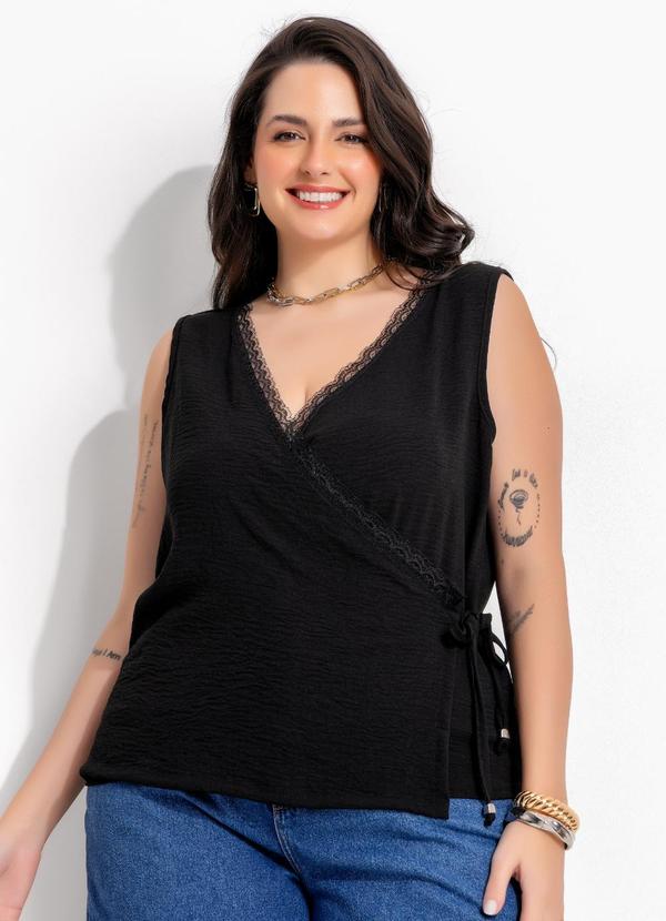 Blusa Preta Transpassada em Tecido Plano Texturizado