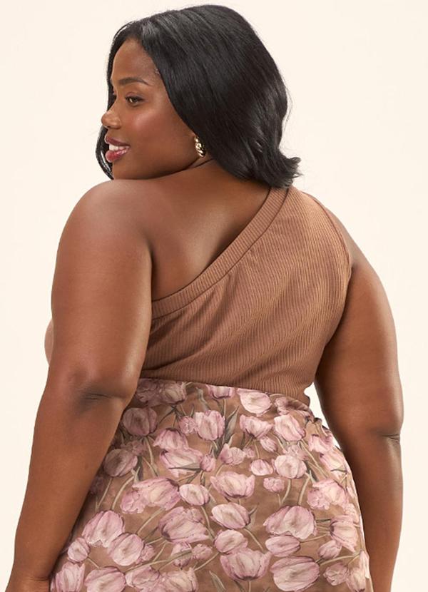 Cess - Blusa um Ombro Plus Size Canelado Marrom 2