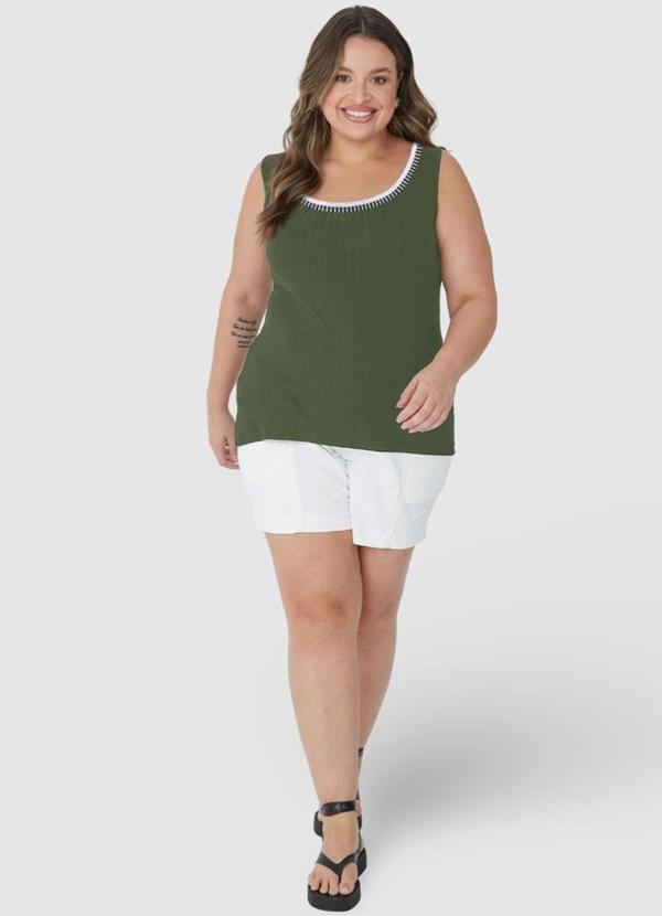 Malwee - Blusa Verde Militar Canelada com Retilínea Plus 3