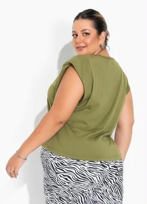 Marguerite - Blusa Verde Militar Muscle Tee Plus Size - MARGUERITE