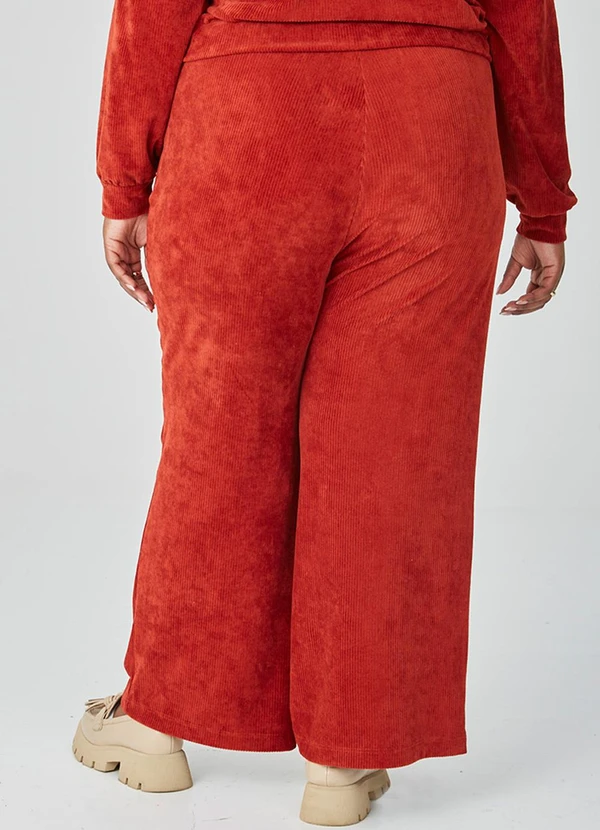 Malwee - Calça Feminina Clochard em Plush Plus Terracota 3