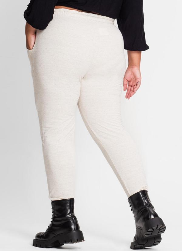 Secret Glam - Calça Feminina Plus Size em Moletinho Bege 2