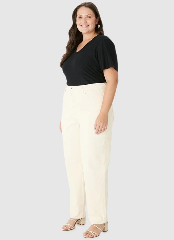 Malwee - Calça Mom em Sarja Cintura Alta PlusOff White 4