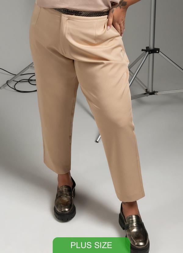 Cativa - Calça Plus Size de Alfaiataria Bege