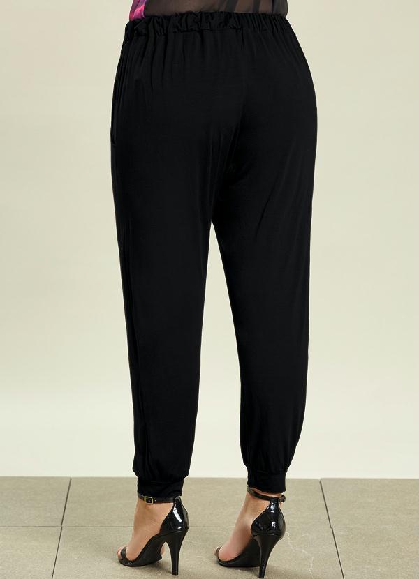 Quintess - Calça Cropped Ampla Preta Plus Size 2