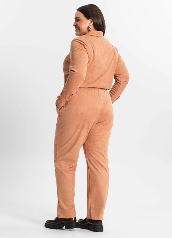 Secret Glam - Calça Reta Plus Size Feminina em Suede Marrom 2