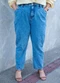 Marguerite - Calça em Jeans Médio Mom Jeans - variação: Jeans Médio