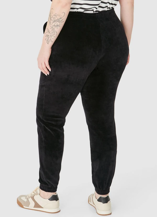 Malwee - Calça Jogger em Plush Plus Preto 2